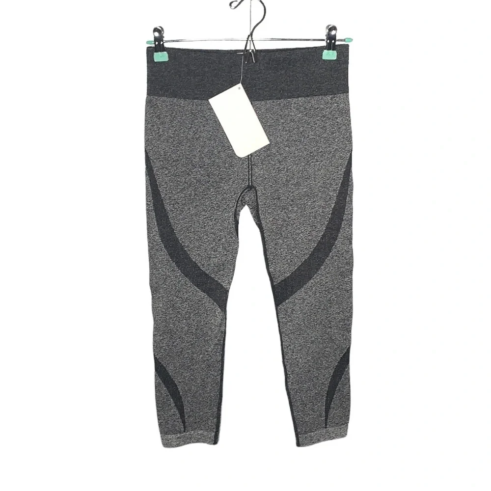 Fabletics Black High-Waisted Seamless Arlene Capri Tight Legging Size‎ S (4-6)